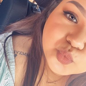 Meet your Posher, Isabel